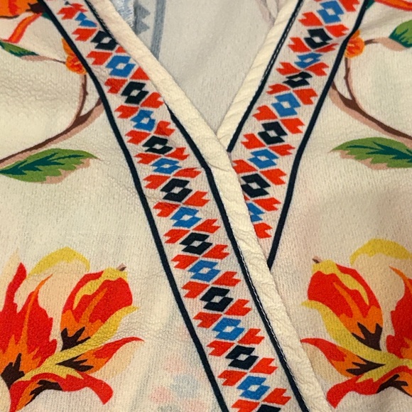 Flying Tomato Cream Floral Blouse~ STUNNING - Picture 5 of 9